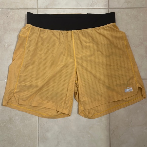 REI Shorts Rei Mens Yellow And Black Running Shorts With Lining